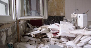 Демонтаж хрущевки в Конаково - удаление старых полов и стен по выгодной цене от 1788 рублей.