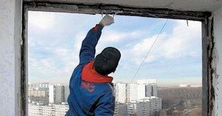 Демонтаж остекления балкона в Конаково - цена от 579 руб. - Сварной-Кнк